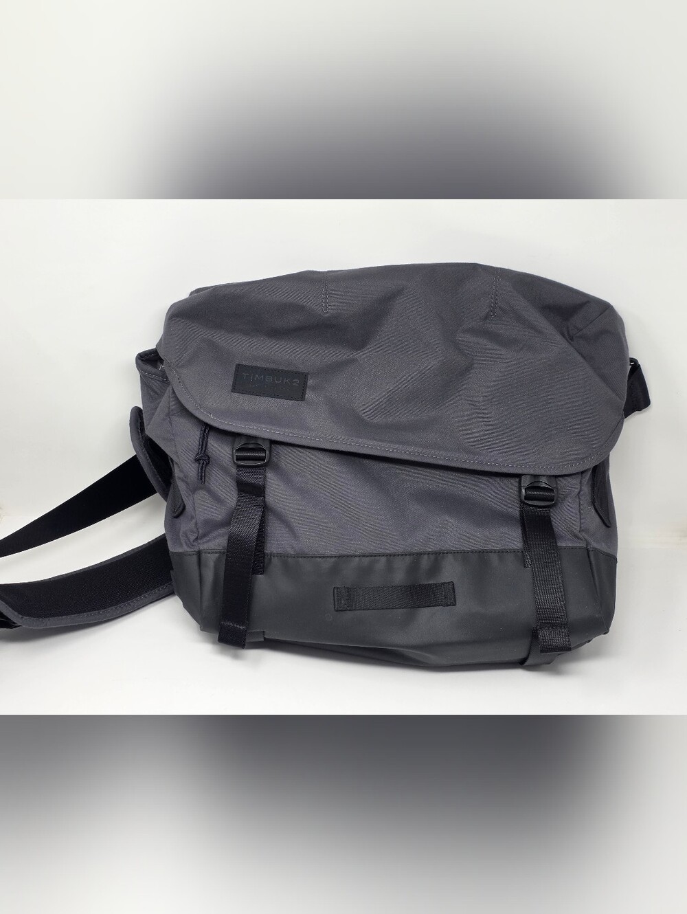 Timbuk2 Heist Messenger Pack Bag Black/Grey Travel Laptop Crossbody Shoulder